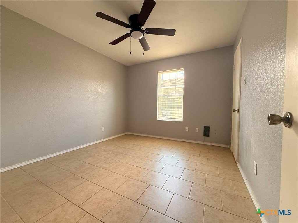 303 Carly Dr - Photo 5 of 7