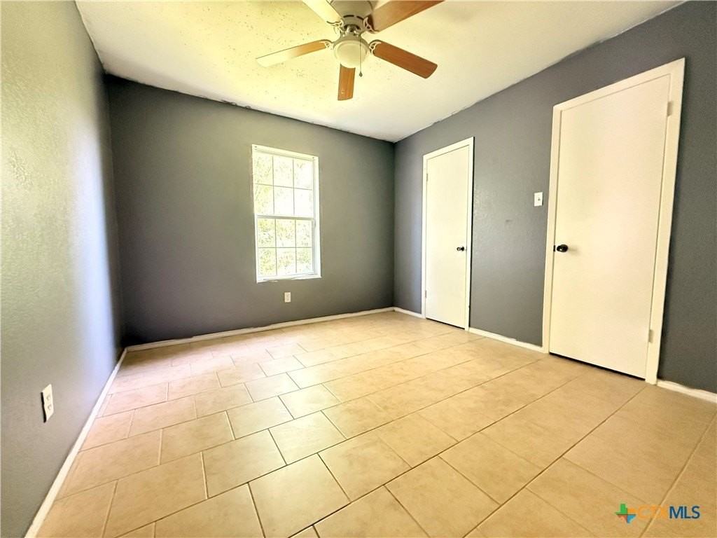 303 Carly Dr - Photo 6 of 7