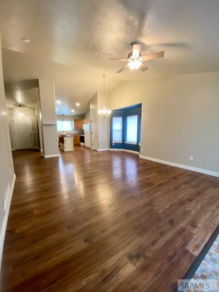 1146 Curlew Dr - Photo 2 of 11