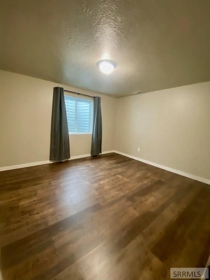 1146 Curlew Dr - Photo 4 of 11