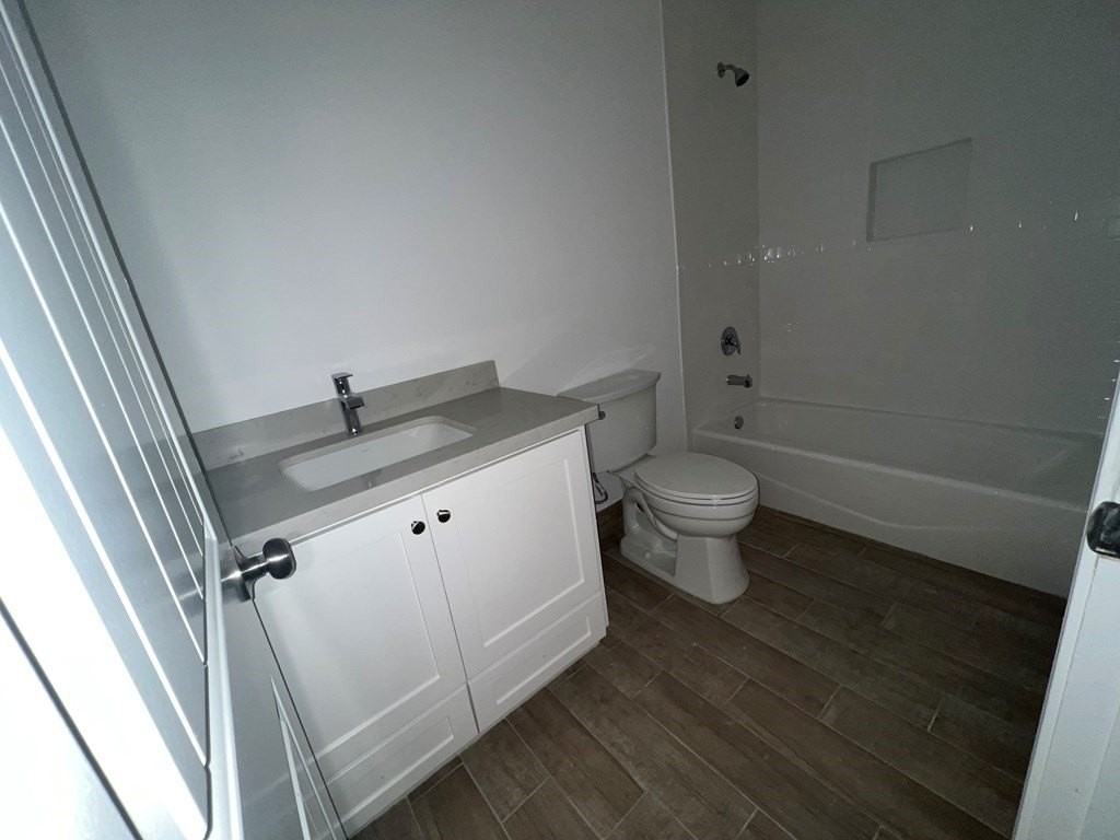 1013 Julia St - Photo 2 of 4