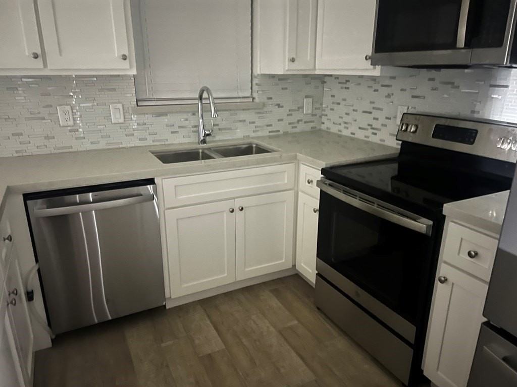 1013 Julia St - Photo 3 of 4