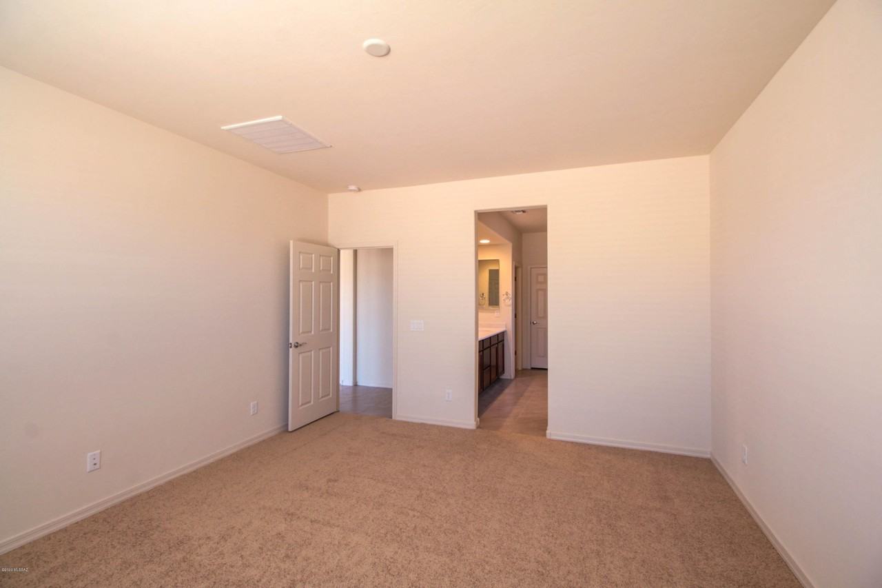 11988 N Renoir Way - Photo 4 of 7