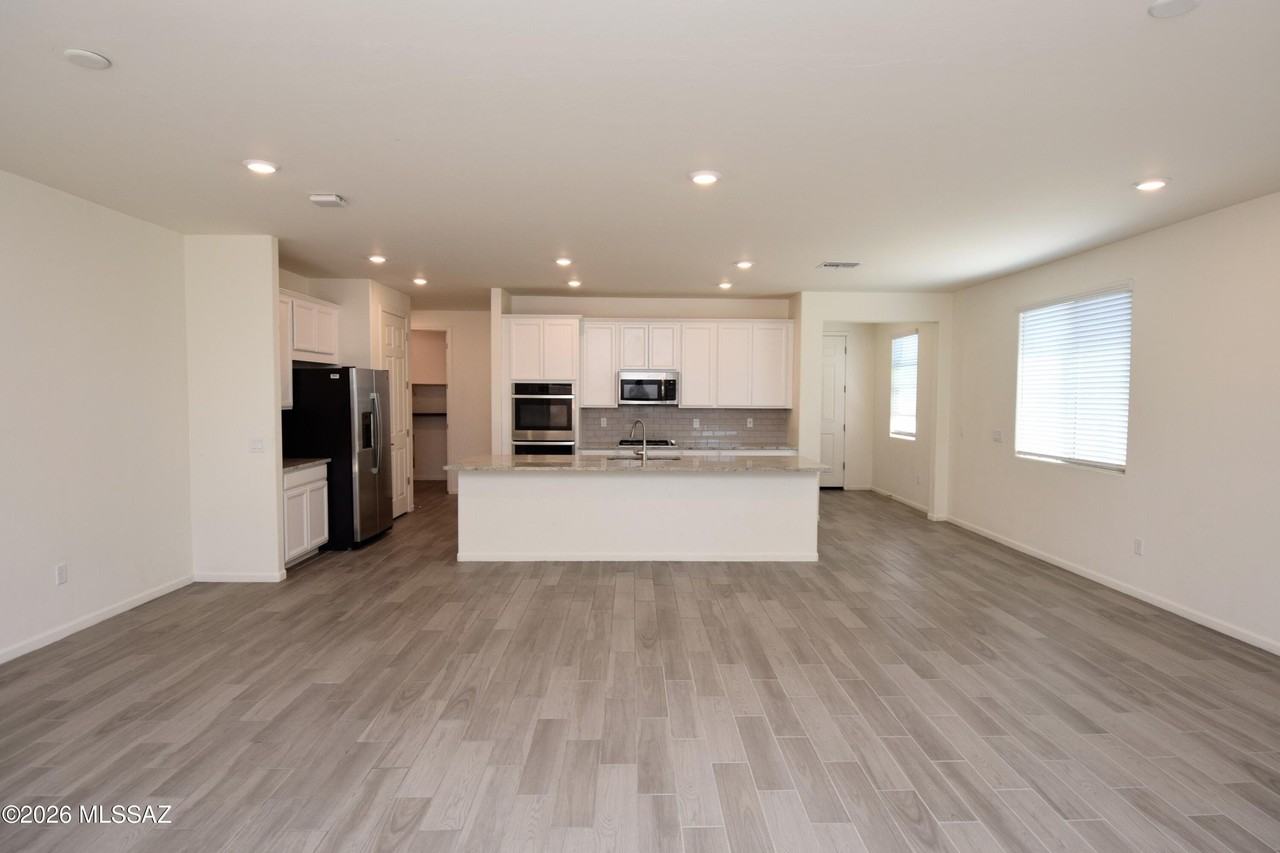 12115 N Candywine Dr - Photo 2 of 42