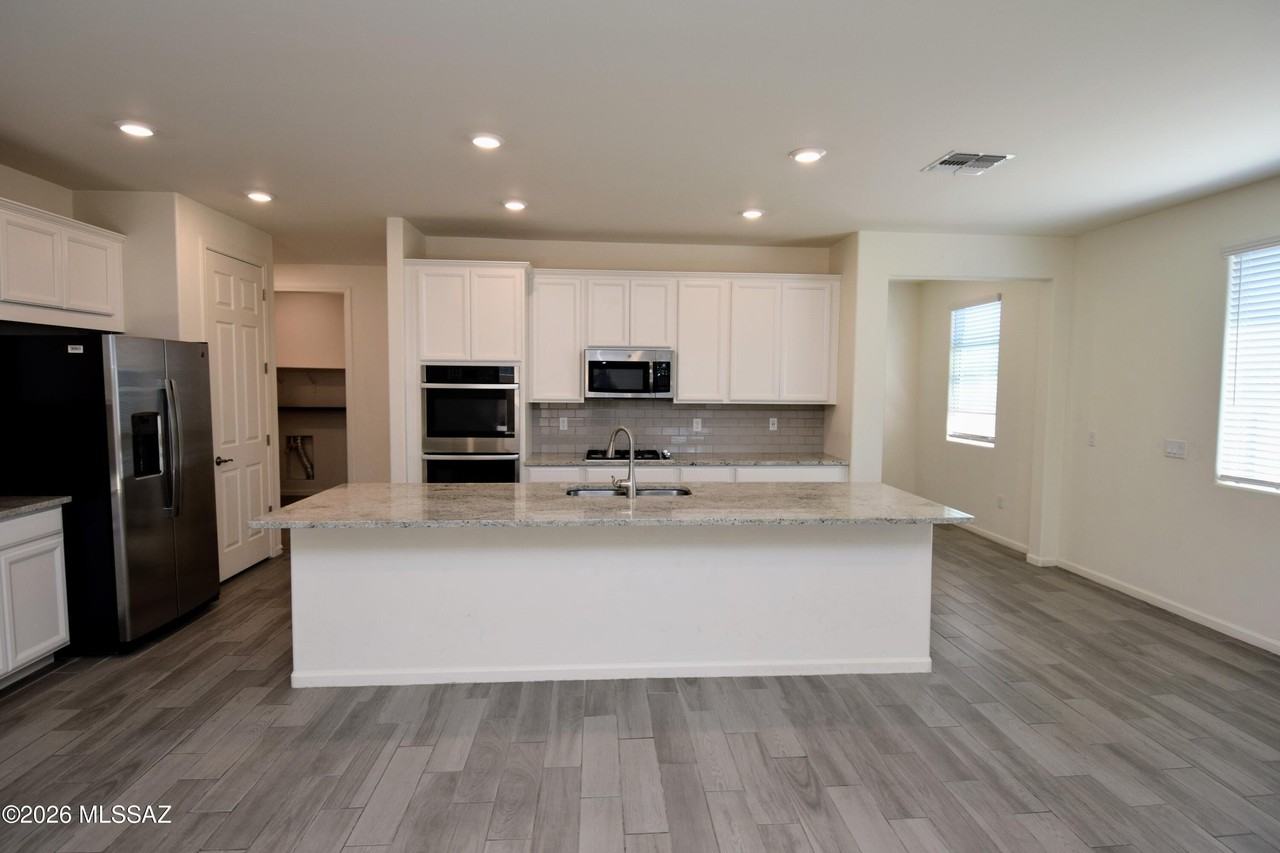 12115 N Candywine Dr - Photo 4 of 42