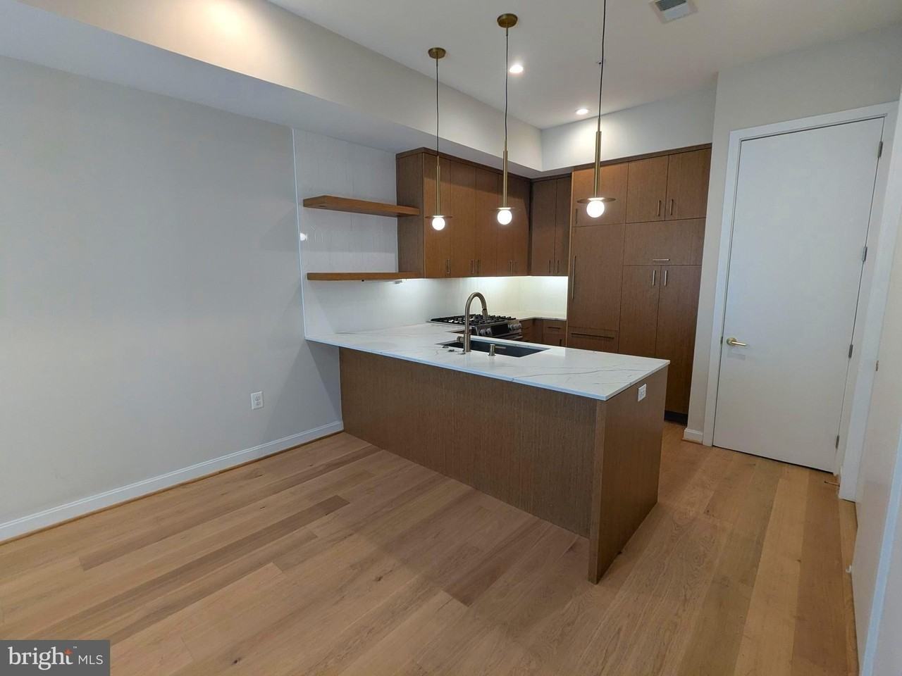 1402 12th St Nw #7 - Photo 6 of 11