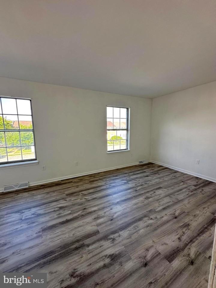 318 Stonebrook Pl - Photo 4 of 11