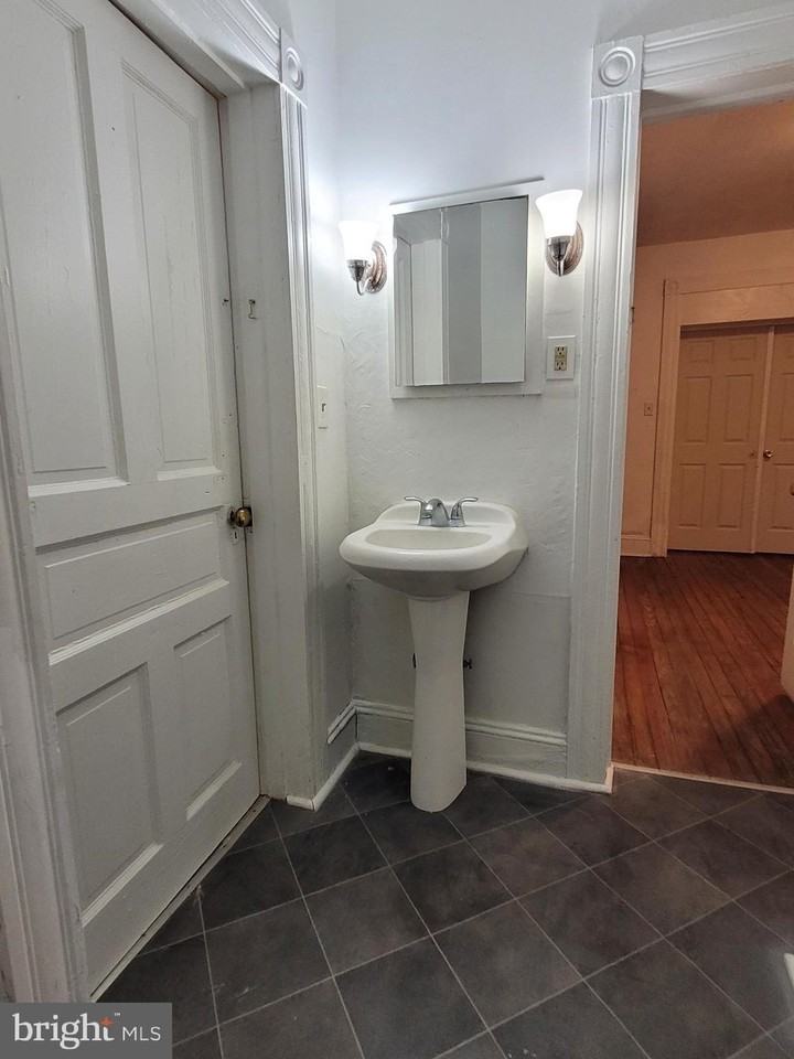 222 N Bradford St #1 - Photo 7 of 13