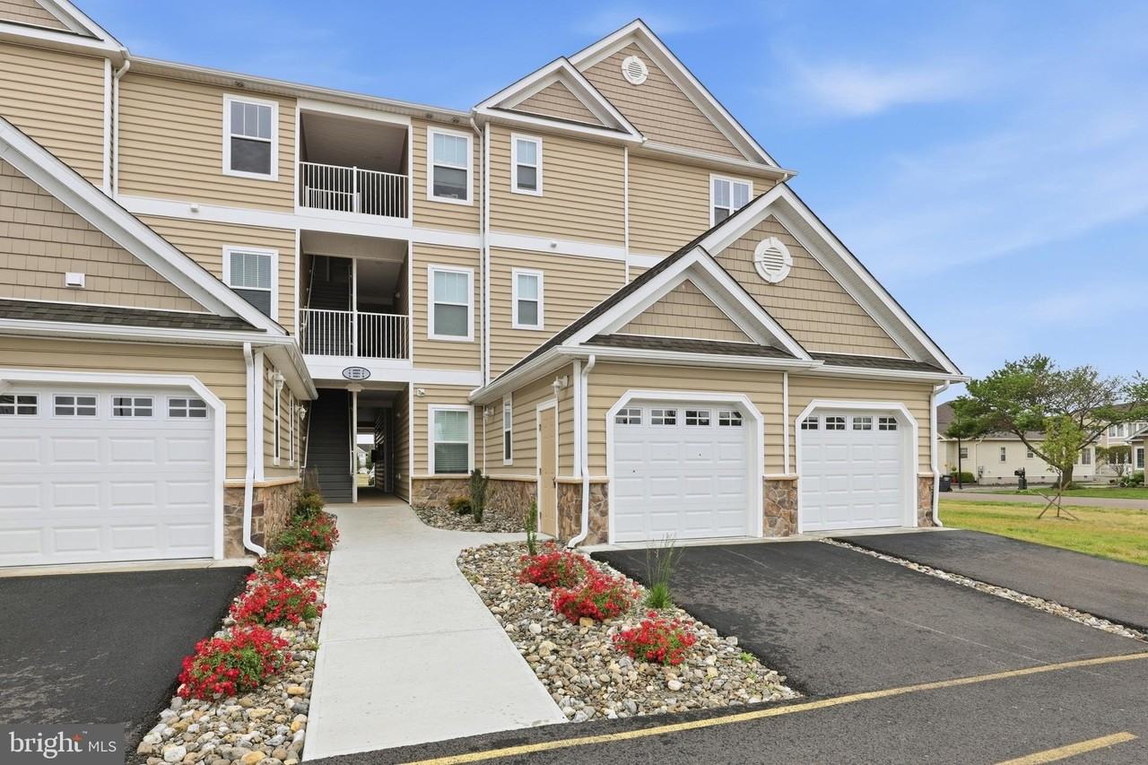 5002 E Pebble Ln #E - Photo 3 of 18