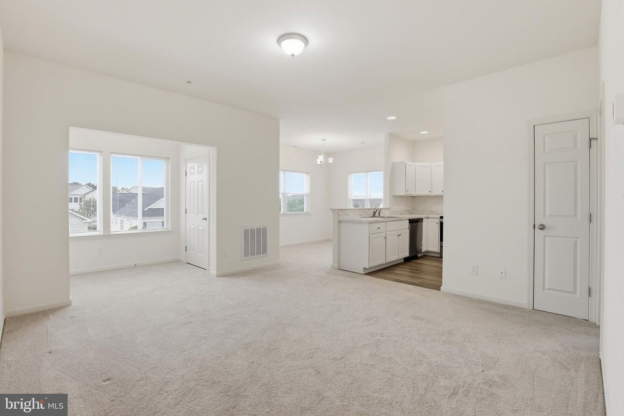5002 E Pebble Ln #E - Photo 4 of 18