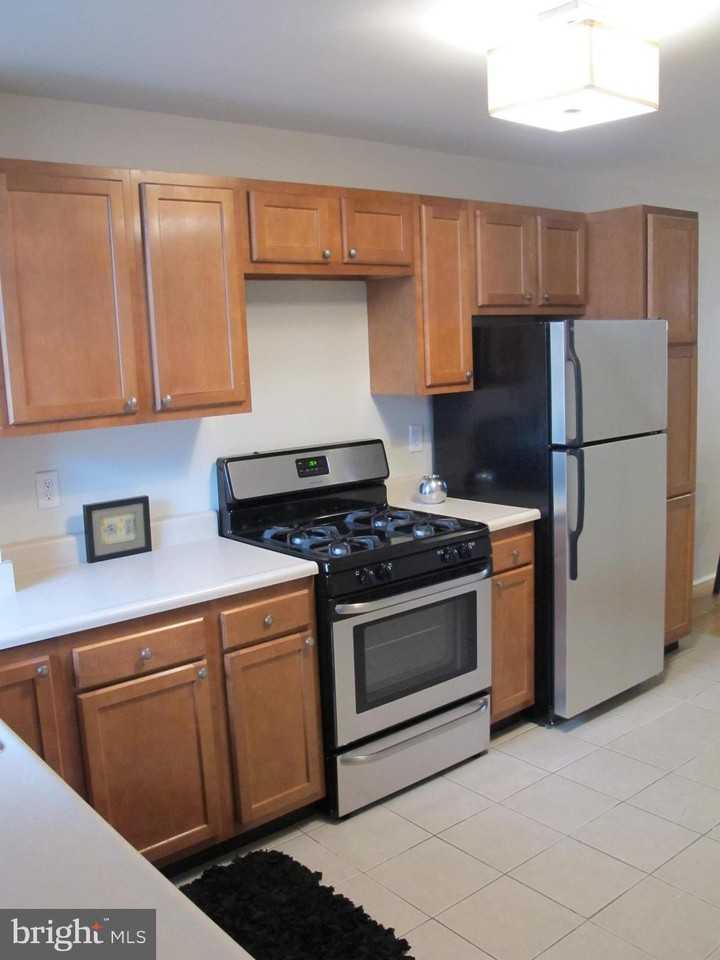 136 N Curley St - Photo 5 of 16
