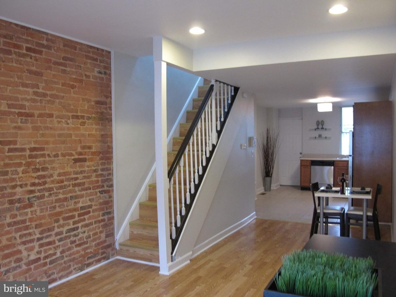 136 N Curley St - Photo 7 of 16