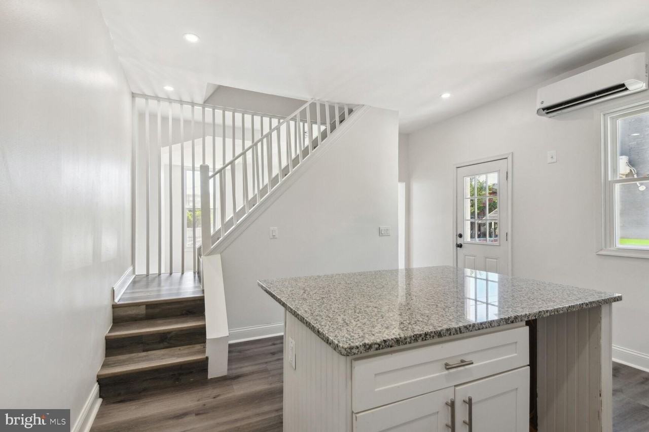 502 S Haven St - Photo 5 of 13