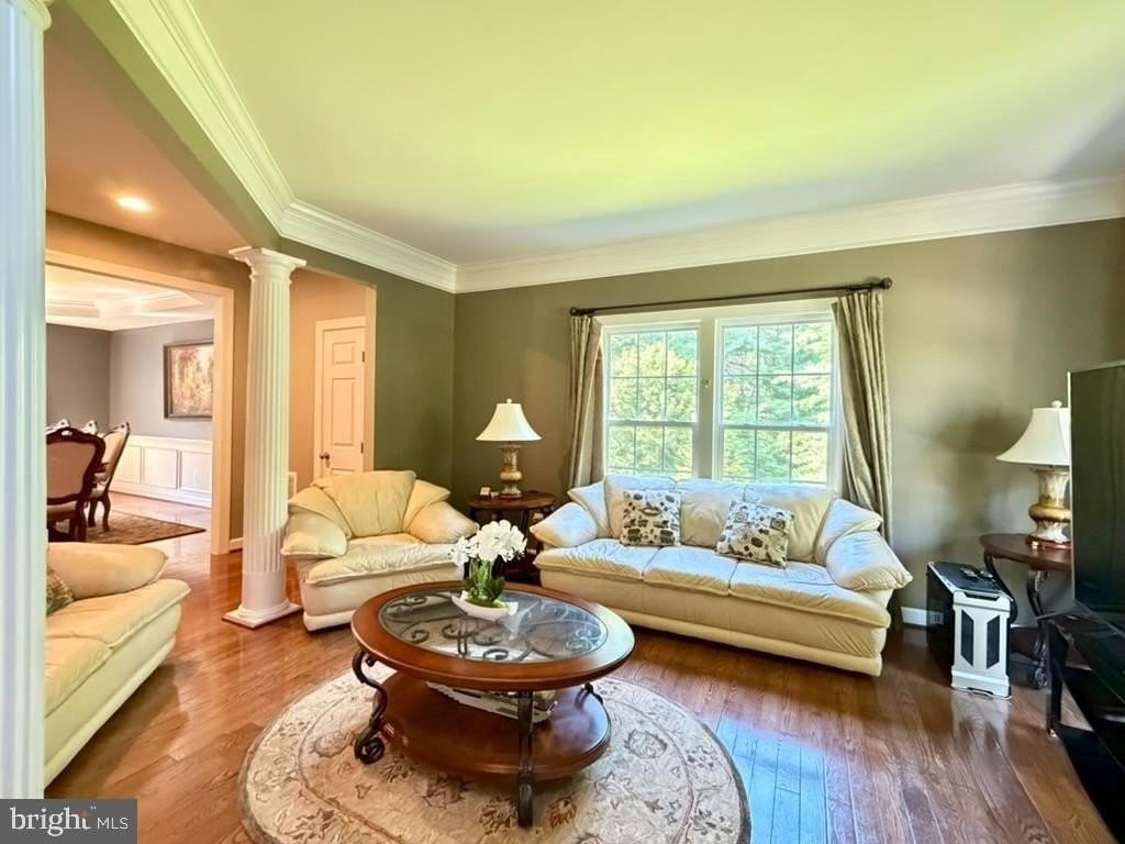 9804 Anvil Ct - Photo 4 of 21