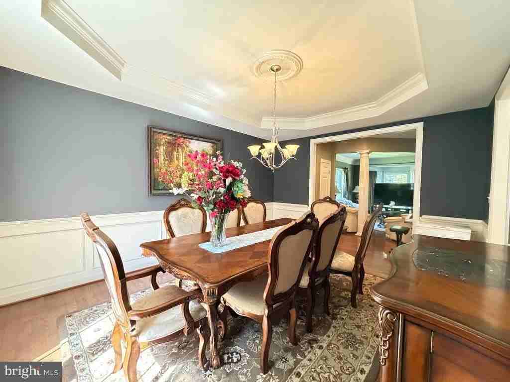 9804 Anvil Ct - Photo 5 of 21
