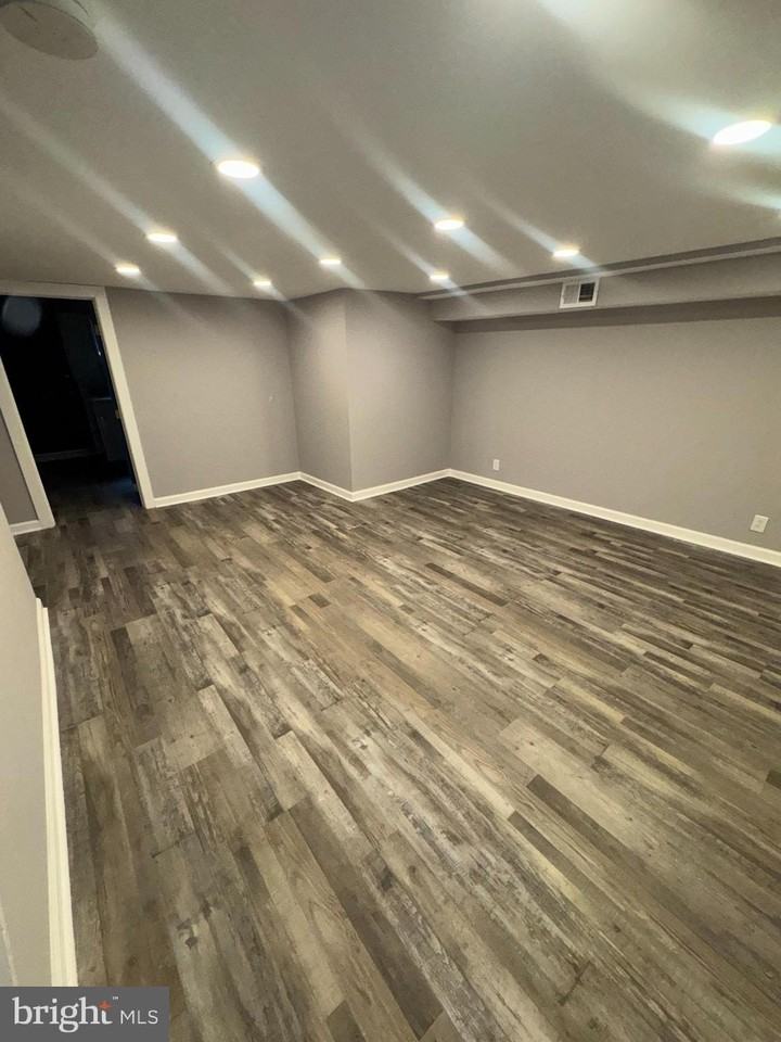 1022 Foxwood Ln - Photo 2 of 9