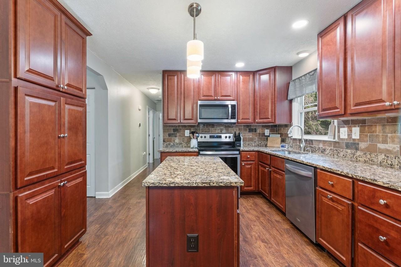 9796 Sylvan Turn - Photo 4 of 32