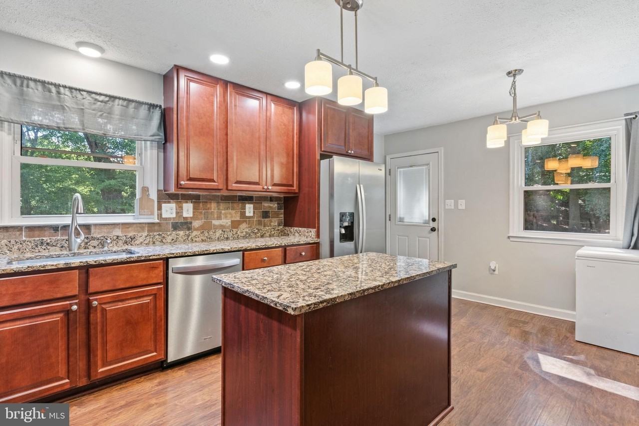 9796 Sylvan Turn - Photo 6 of 32