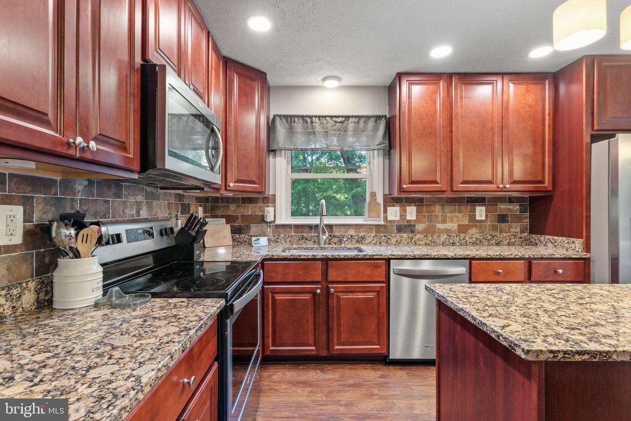 9796 Sylvan Turn - Photo 7 of 32