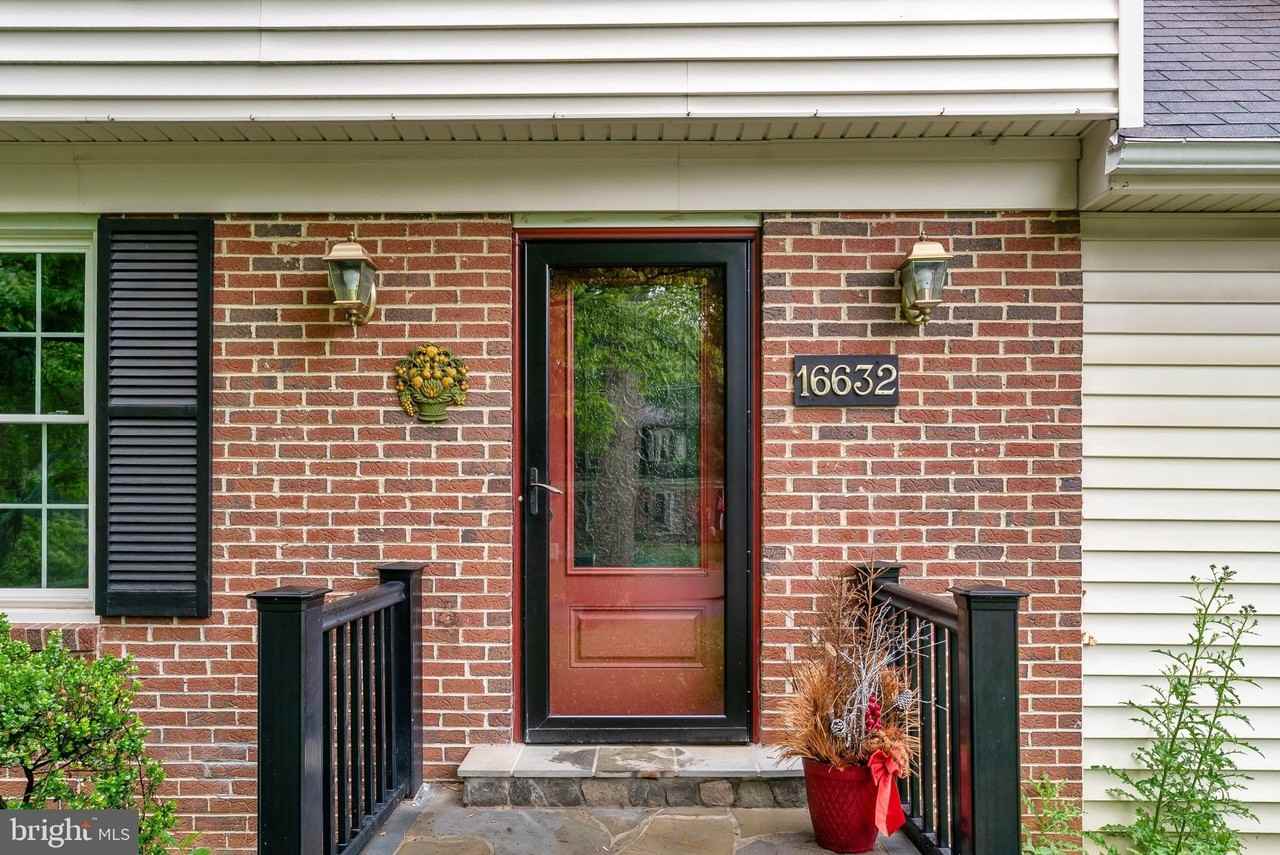 16632 S Westland Dr - Photo 3 of 40