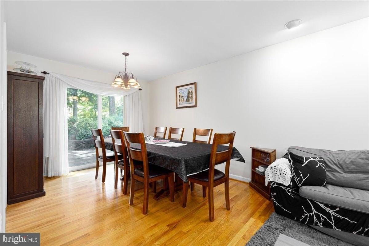 4 Sussex Ct - Photo 6 of 33
