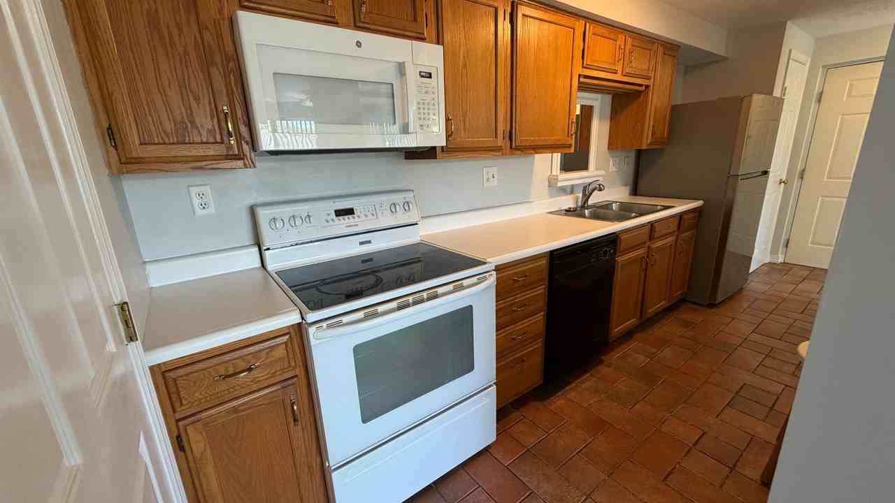 9 Cranberry Ct - Photo 2 of 17