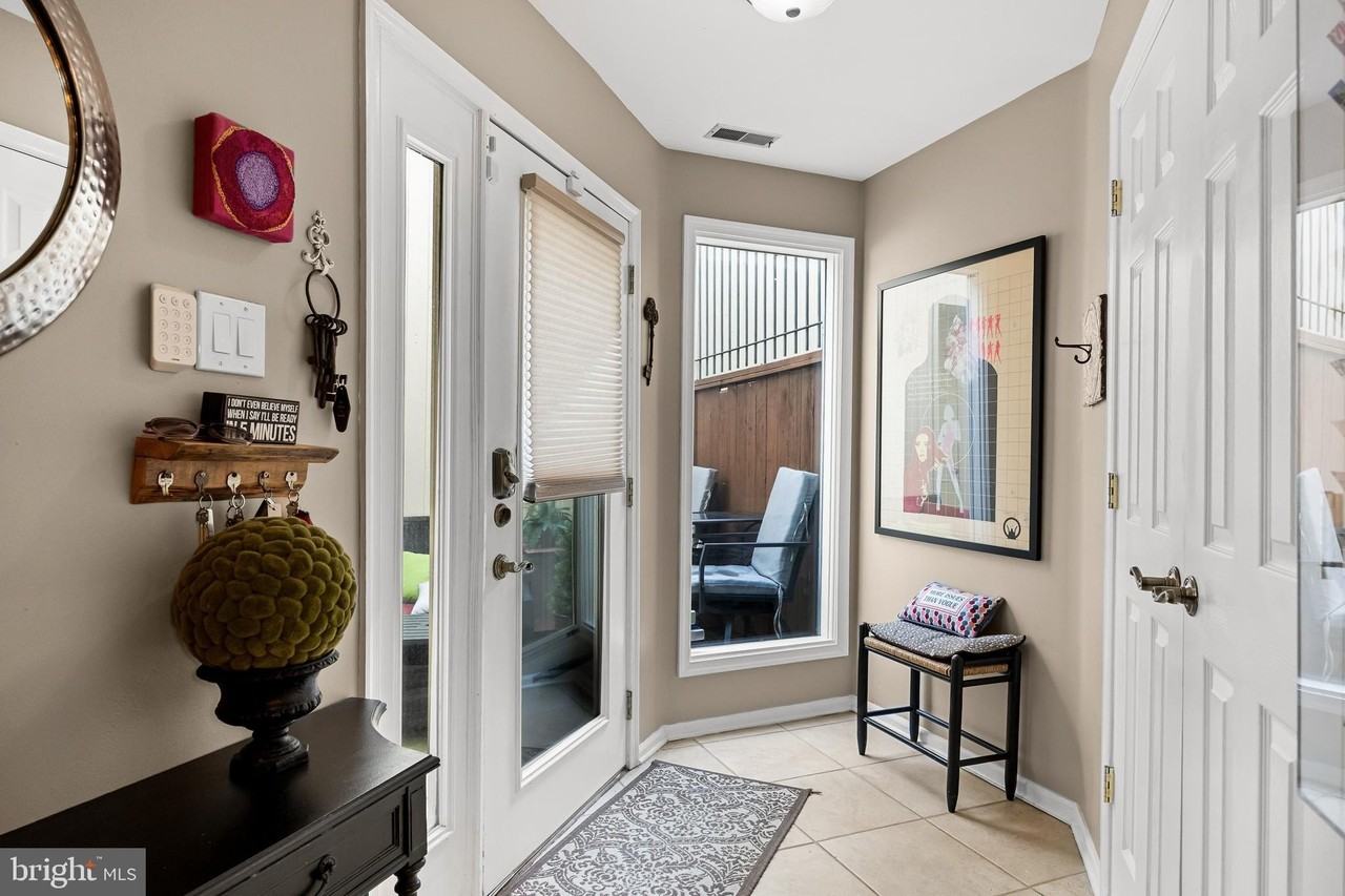 1410 Chanticleer - Photo 2 of 46