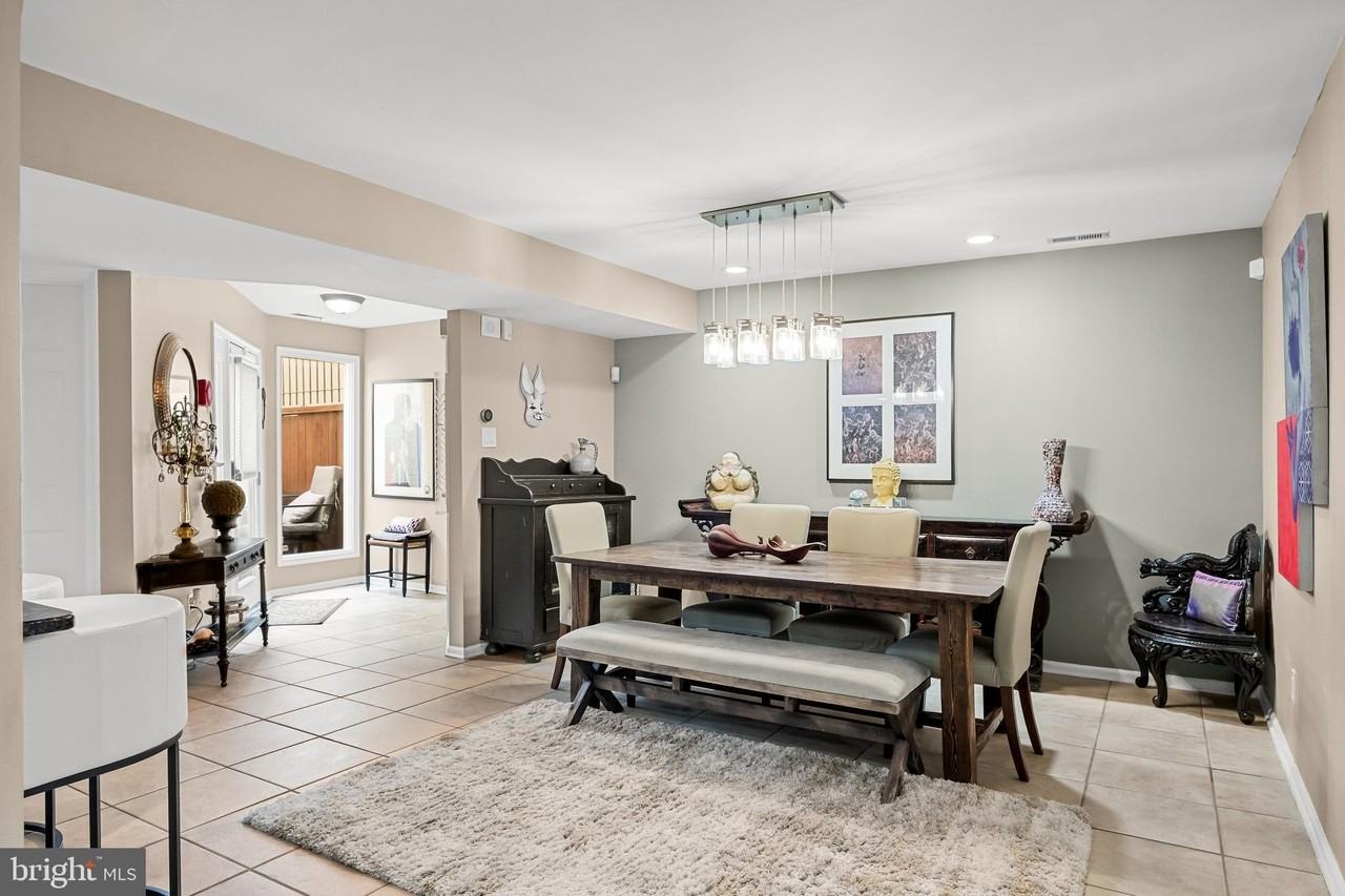 1410 Chanticleer - Photo 4 of 46