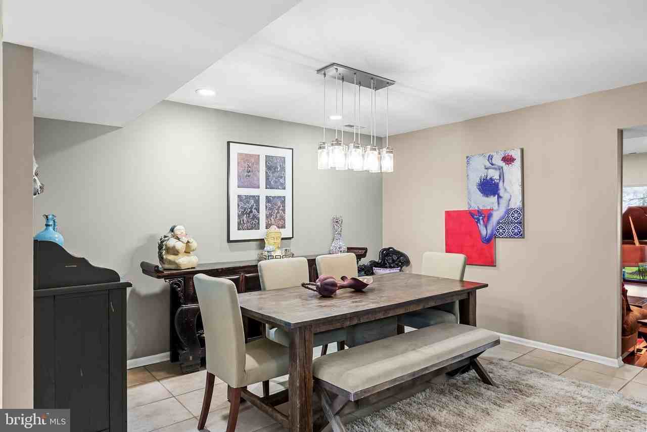 1410 Chanticleer - Photo 5 of 46