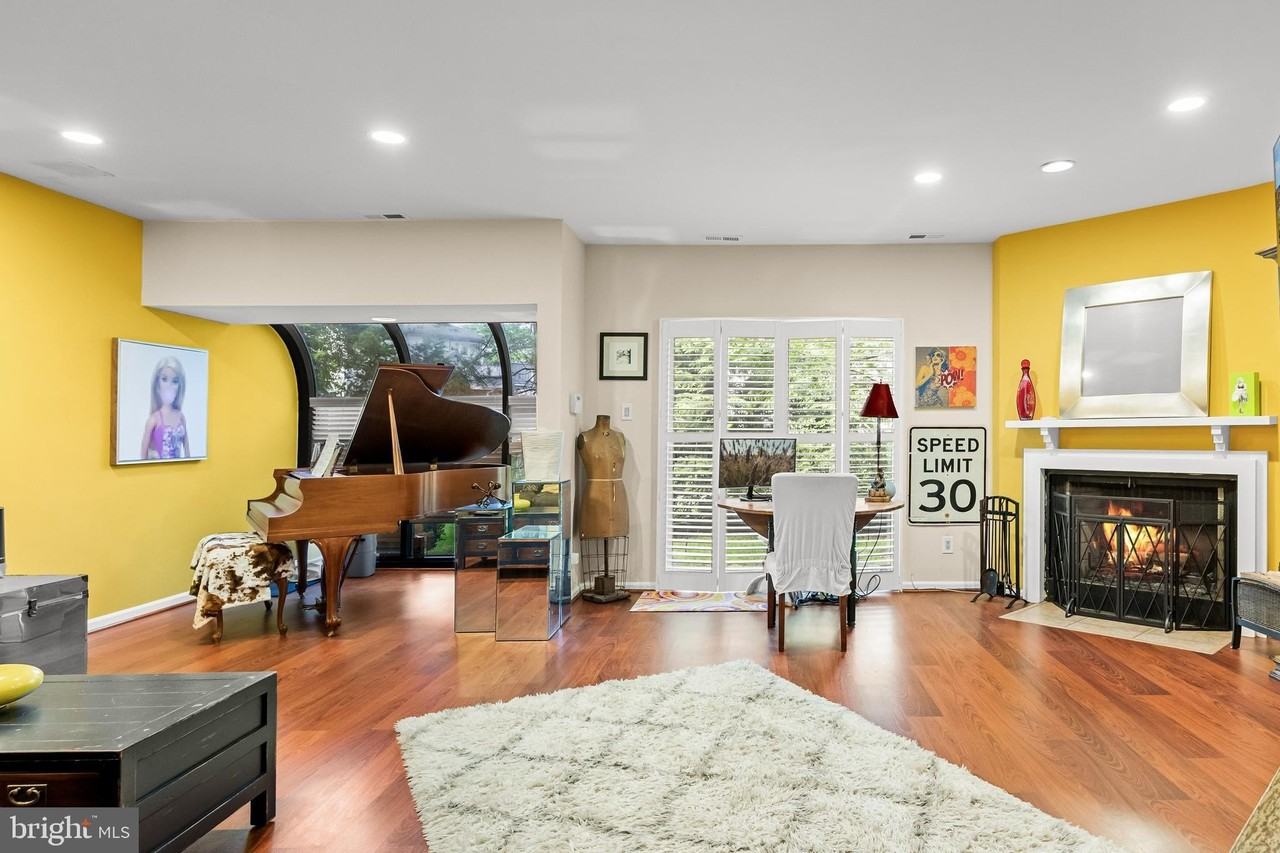 1410 Chanticleer - Photo 6 of 46