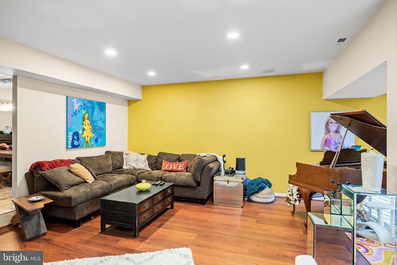 1410 Chanticleer - Photo 7 of 46