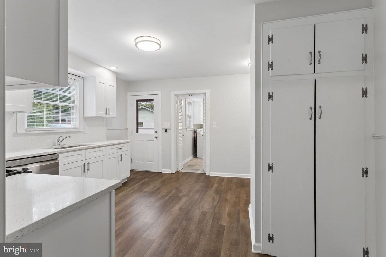 127 Bell Ave - Photo 7 of 30