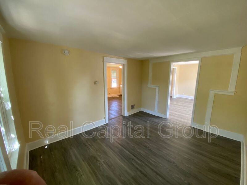 125 Edison Ave - Photo 2 of 16