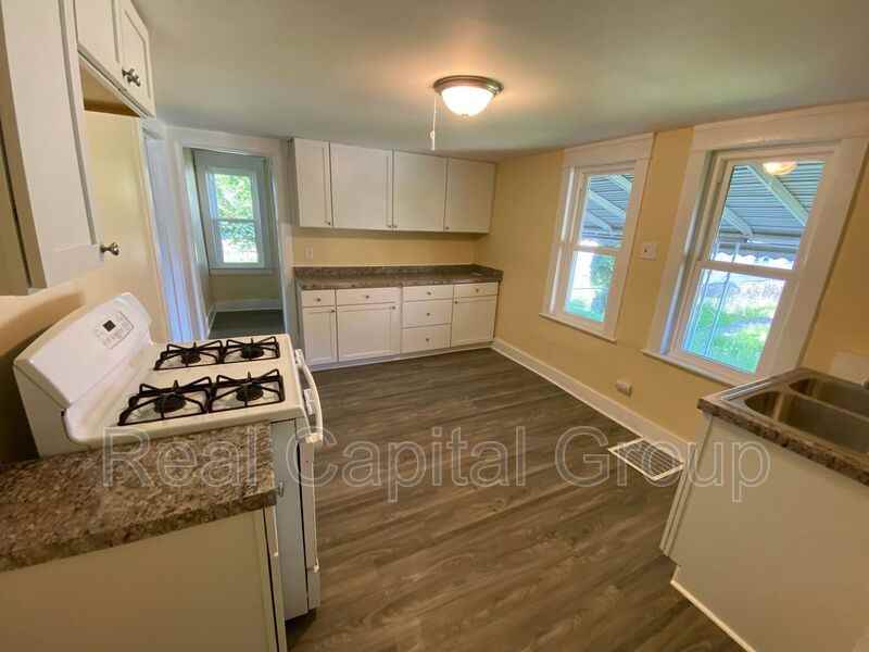 125 Edison Ave - Photo 3 of 16