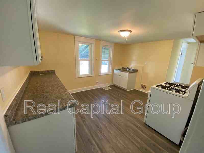 125 Edison Ave - Photo 4 of 16