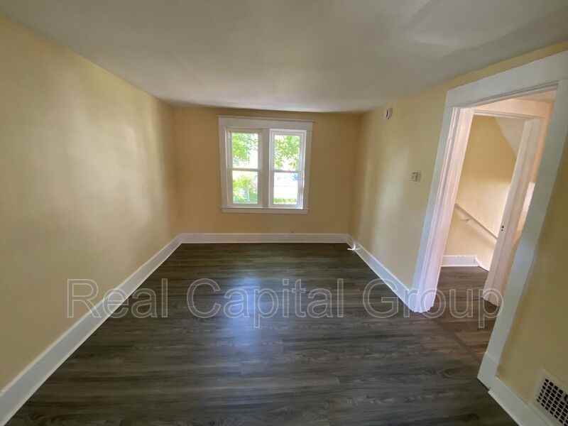 125 Edison Ave - Photo 5 of 16