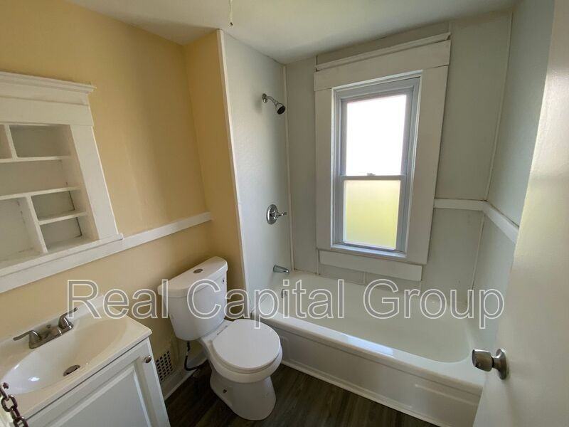 125 Edison Ave - Photo 6 of 16