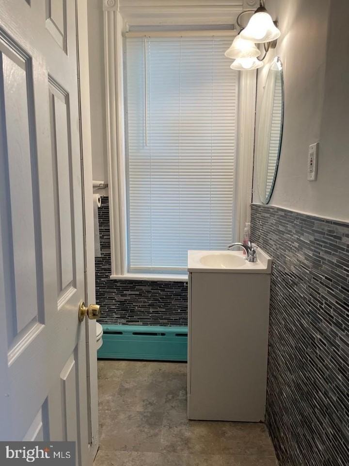 526 Macdade Blvd - Photo 3 of 14