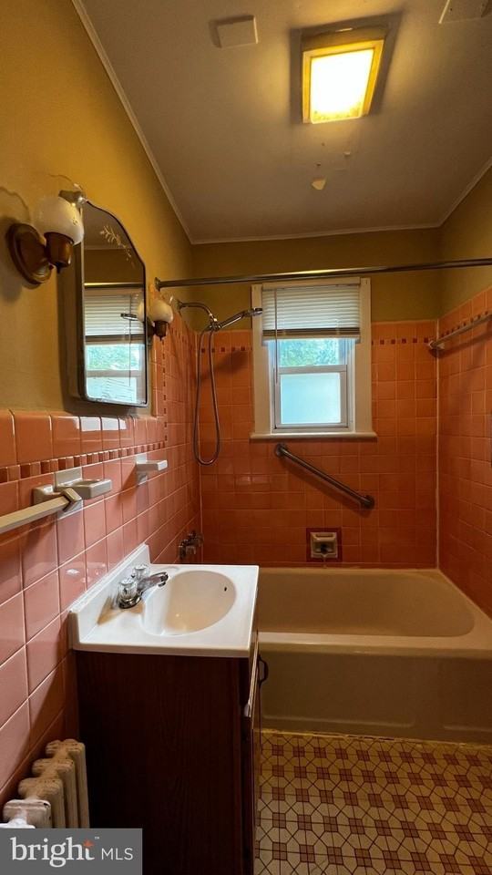 316 Gerard Ave #C - Photo 5 of 12