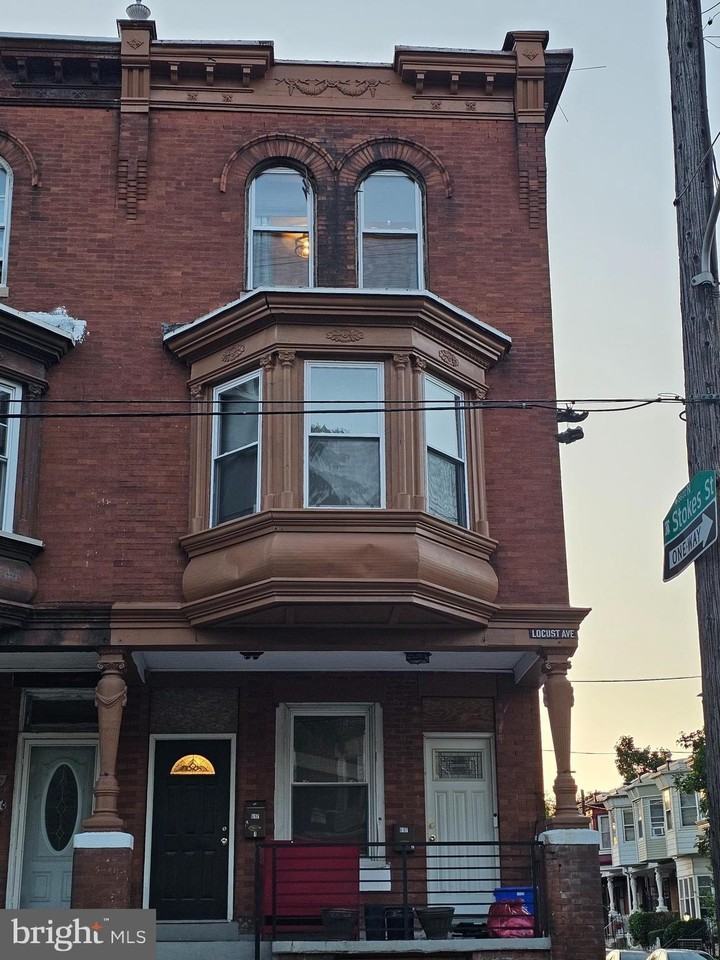 617 E Locust Ave #3