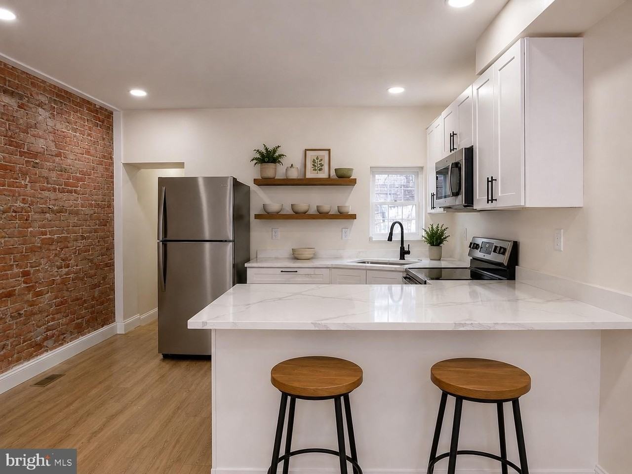 2762 Martha St - Photo 4 of 33
