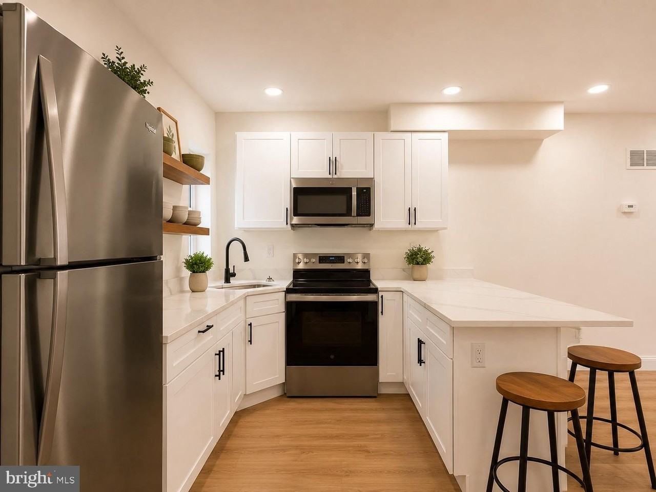 2762 Martha St - Photo 5 of 33