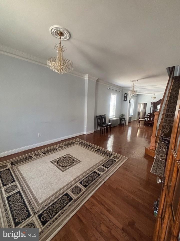 3509 Mercer St - Photo 5 of 19