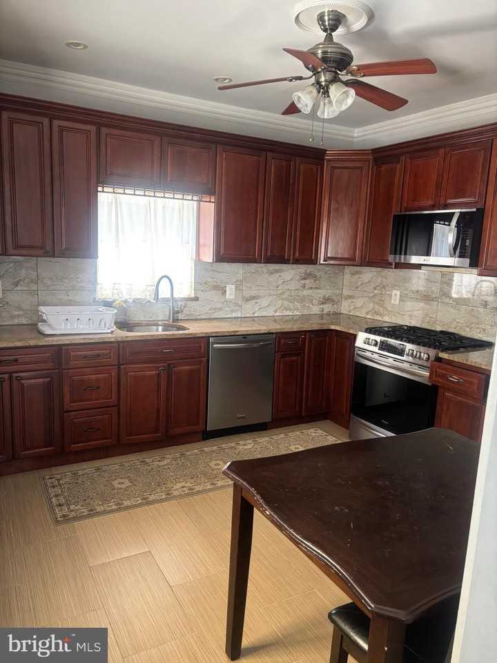 3509 Mercer St - Photo 7 of 19