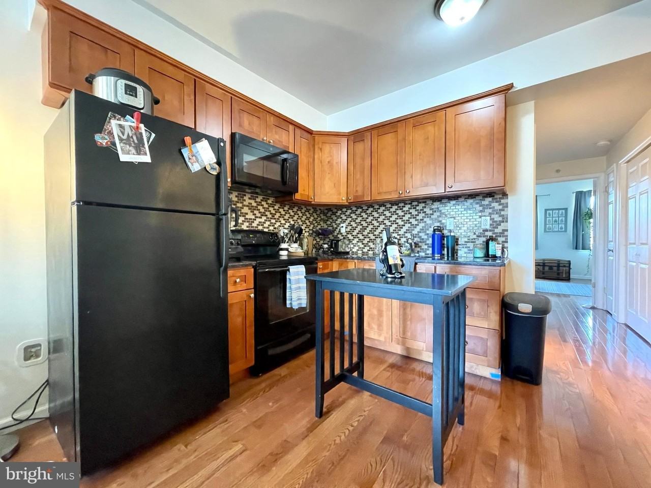 1131 Green St #3 - Photo 6 of 21