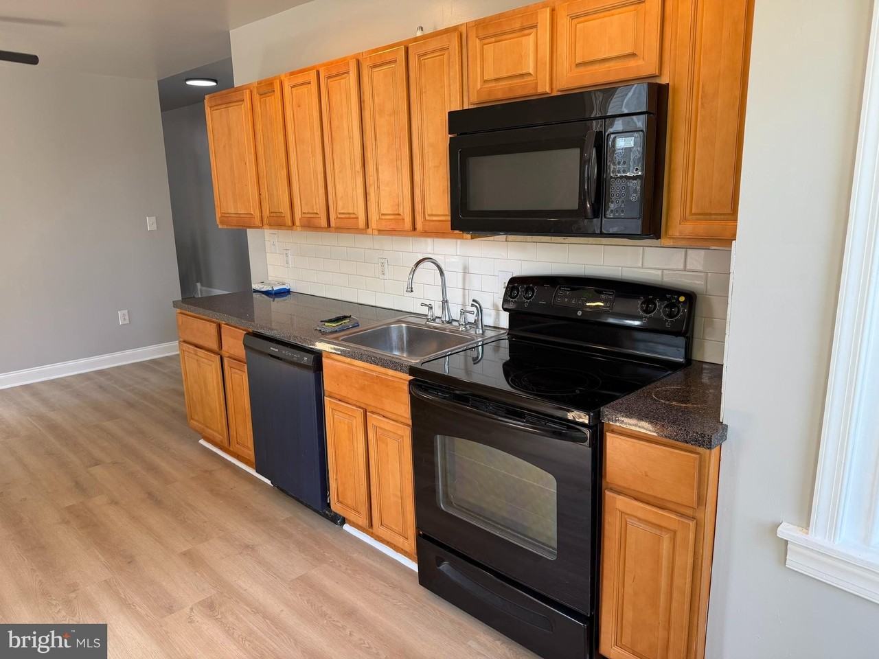 1657 Haworth St #2FL - Photo 6 of 22