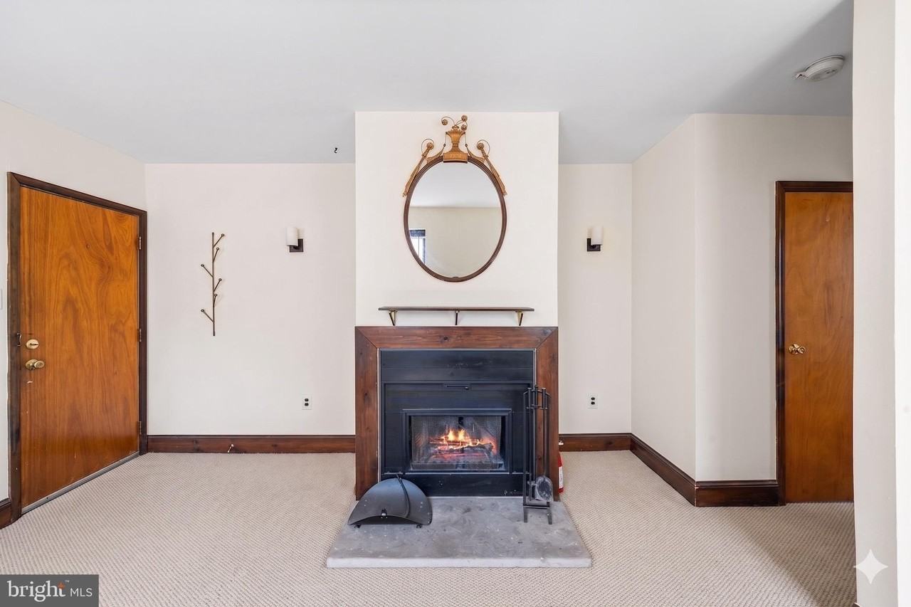 507 Catharine St #2 - Photo 4 of 22