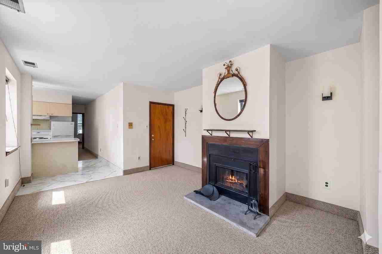 507 Catharine St #2 - Photo 5 of 22
