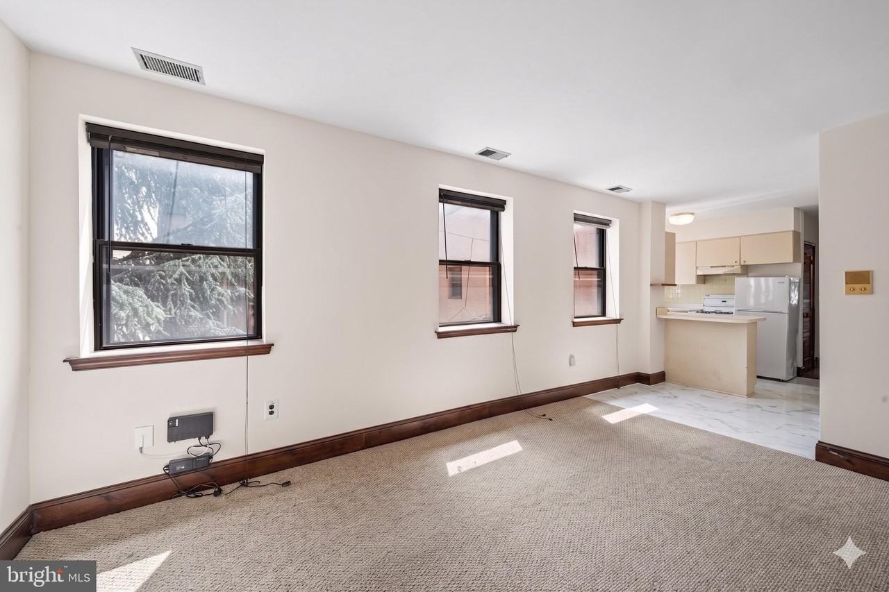 507 Catharine St #2 - Photo 7 of 22