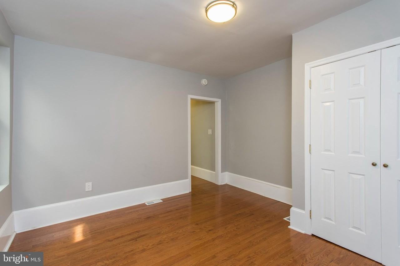 721 S 19th St #1R - Photo 2 of 13